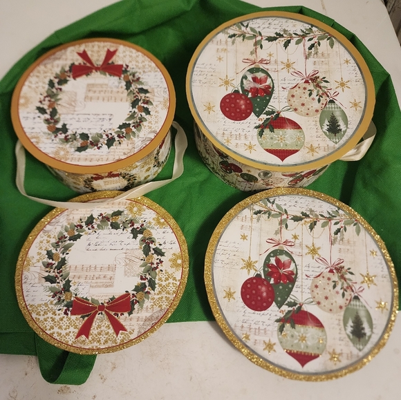 Vintage Christmas Gift Boxes trimmed in gold, ribbon handles - Picture 7 of 8